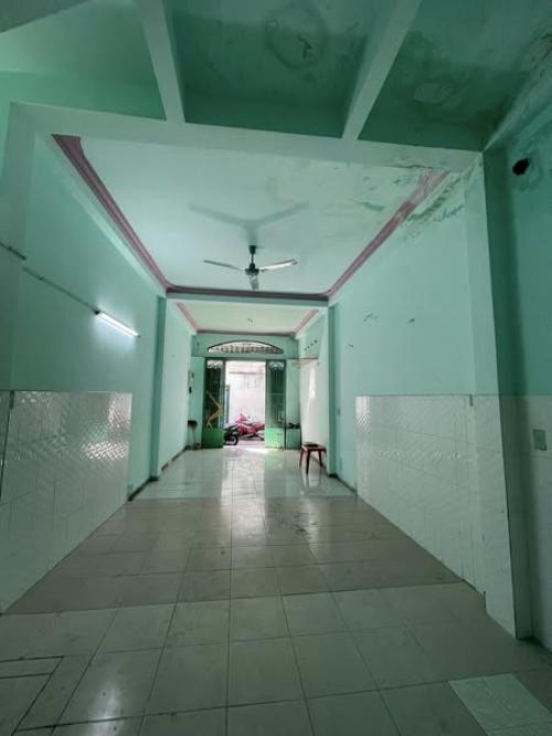 Nhà 3 tầng đẹp, giá chỉ 3 tỷ, hẻm xe hơi, sở hữu ngay!